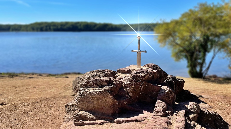 BitMEX-Gründer Arthur Hayes prognostiziert eine leicht fallende Bitcoin-Preisentwicklung und betont, dass Kryptowährungen von den Zinseinnahmen auf US-Staatsanleihen profitieren könnten.