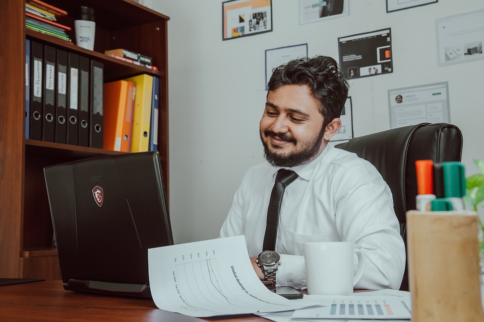 Binance CEO dementiert Gerüchte über Austritte: Cardano ($ADA) und InQubeta ($QUBE) als vielversprechende Krypto-Investitionen