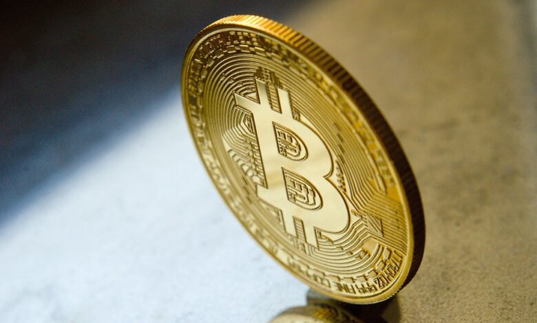 Bitcoin Is Recoupling With Tech Stocks to the Delight of Crypto Devotees