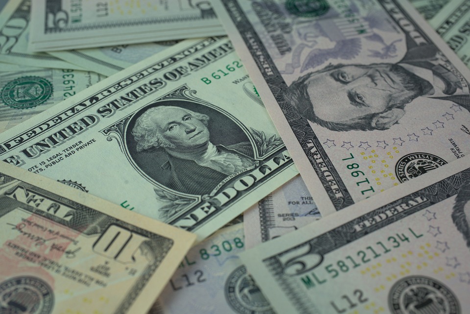 Bitcoin legt zum Wochenstart leicht zu und knackt die Marke von 26.000 US-Dollar. Robert Kiyosaki bezeichnet Fiat-Währungen als ‚kriminelles Geld‘ und unterstützt Kryptowährungen. FTX erholt sich von einem Cyberangriff, während Senatorin Elizabeth Warren für ihre Kryptowährungsrechnung immer mehr Unterstützung erhält.