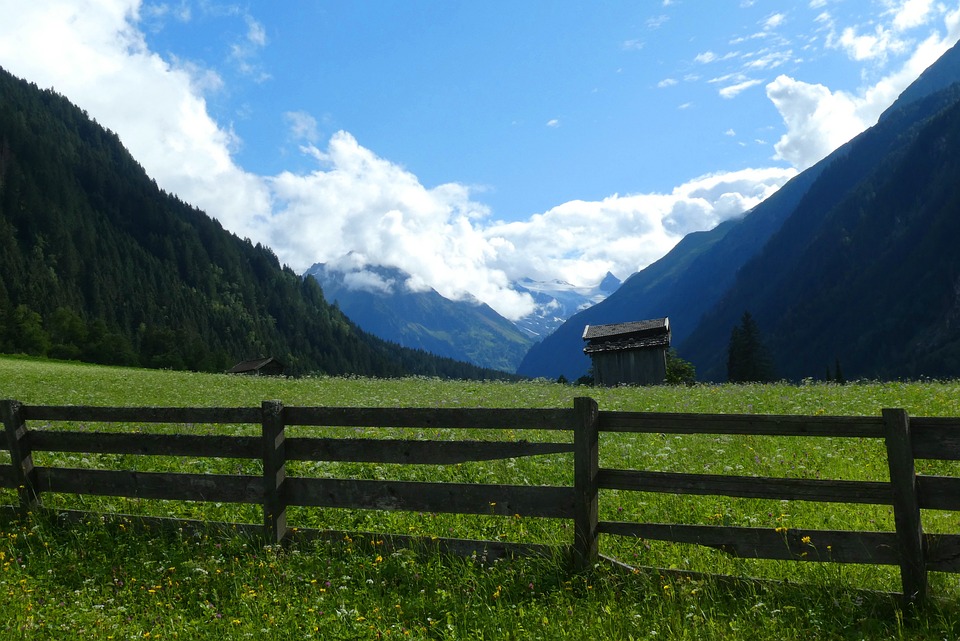 Ether-to-Bitcoin-Verhältnis erreicht 14-Monats-Tief, da große Token-Inhaber, einschließlich Ethereum-Mitbegründer Vitalik Buterin, Münzen an Krypto-Börsen verschieben, möglicherweise als Vorhut für den Verkauf.