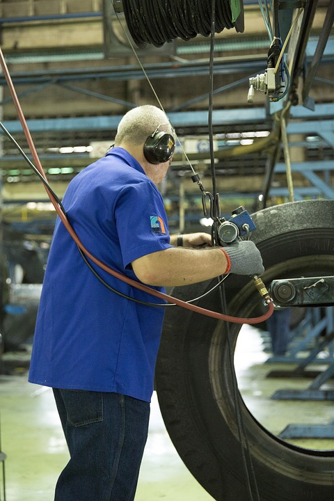 FTX-Fraudprozess: Ex-CEO Bankman-Fried stellt potentiellen Juroren Fragen zu Kryptowährungen, politischen Spenden und wirksamem Altruismus.