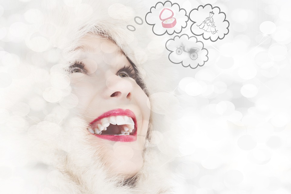 SEC prüft Anträge von Franklin Templeton und Hashdex für Krypto-ETFs, während Entscheidungen zu VanEcks und ARKs Ether-ETF-Anträgen verzögert werden.