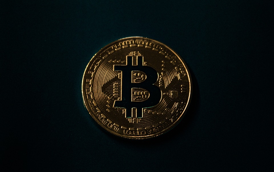 Bitcoin beendet US-Handelstag im grünen Bereich, Ether-Futures-ETFs verzeichnen niedriges Handelsvolumen. Bitcoin steigt um 3%, Ether leicht gesunken.