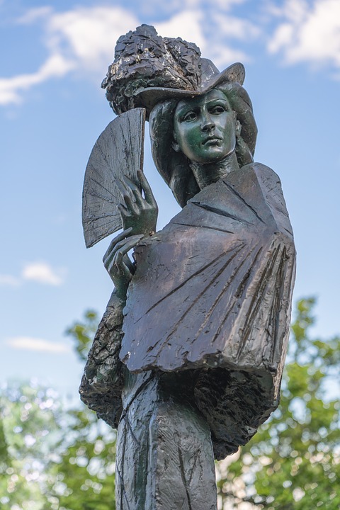 Elizabeth Warren: Hamas‘ Nutzung von Kryptowährungen stärkt ihren Kampf gegen Krypto-Kriminalität