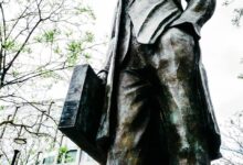 Billion-Dollar Bank Handing Cash To Current and Former Customers After Lawsuit Accuses Lender of Improperly Assessing Overdraft Fees