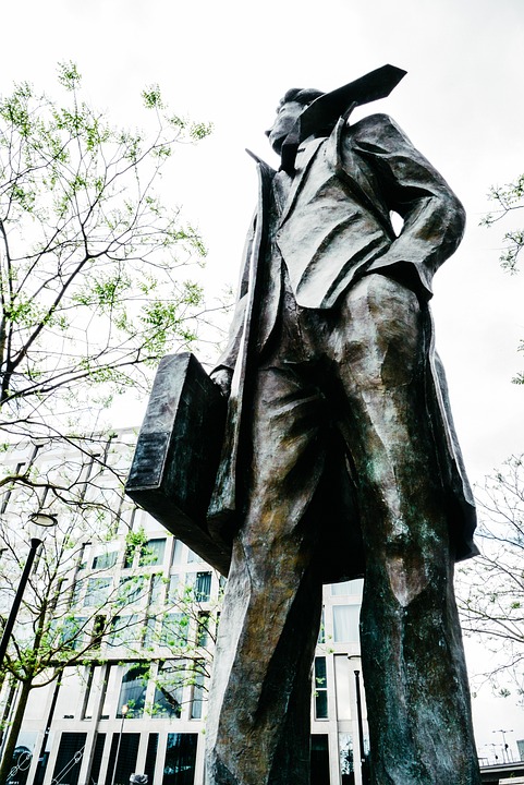 Bankers Trust einigt sich auf 550.000 Dollar Entschädigung in Sammelklage wegen unrechtmäßig erhobener Überziehungsgebühren.