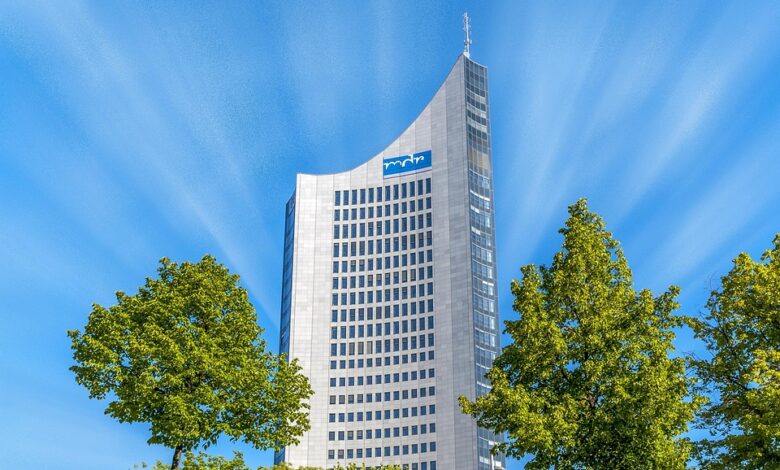 Uniswap (UNI) Surges 44% As Decentralized Exchange Reveals Fee and Token Burn Proposal